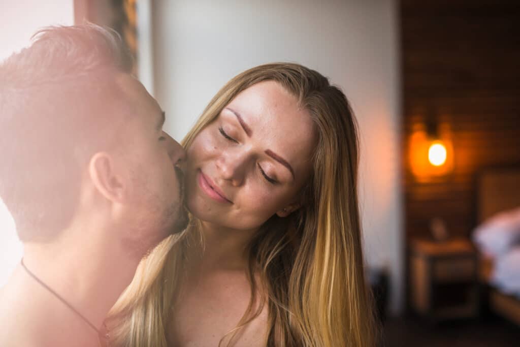 Szerelmes pár meghitt pillanata a potencianövelő Kamagra hatására