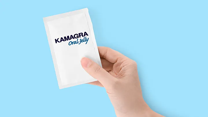 Kézben tartott Kamagra Oral Jelly tasak – kamagra zselé bevétele diszkréten és egyszerűen.
